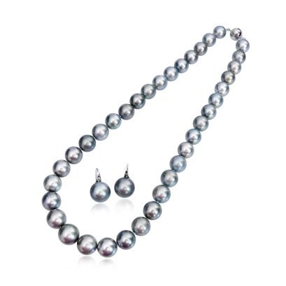 N: 10.6-13.5 mm, E: 13.7 - 13.8mm, Tahitian Pearl, Graduated Pearl Necklace and Fish Hooks Spoon Earrings