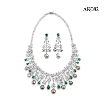 N: 9.5 - 11.5 mm, E: 8.0 - 11.0 mm, Tahitian Pearl, "Butterfly Pearl Collection" Pearl Set