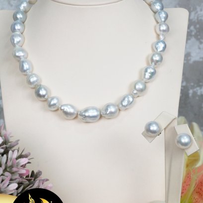 ผลิตภัณฑ์ไข่มุกจัดเซต ต่างหู สร้อยคอ มุก South Sea น้ำเค็มคัดเกรด สีขาว ขนาด 12-13 mm เกรด AA+ ต่างหู Stud ติดหู ทับหลังแป้นพยุงหลังดอกลีลาวดี สร้อยคอมุกล้วน ความยาวประมาณ 18" ตะขอบานพับดอกทิวลิป ตัวเรือนเงินแท้ 92.5 ชุบทอง ประดับเพชร CZ / 24.3.64