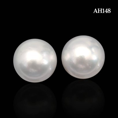 (GIA) 14.35 mm and 14.38 x 14.17 mm, Swan Lot, White South Sea Pearl, Pair Pearl