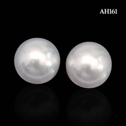 (GIA) 12.28 x 12.11 mm and 12.36 x 12.18 mm, Swan Lot, White South Sea Pearl, Pair Pearl