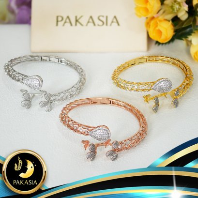 อะไหล่ตัวเรือนกำไลสปริงบานพับ Collection "เถาวัลย์หยดน้ำ ผลไม้ทิพย์" สำหรับติดไข่มุก 2 เม็ด ตัวเรือนเส้นผ่านศูนย์กลางขนาด 6 cm เงินแท้ 92.5 ประดับพลอยแท้ White Topaz ตัวเรือนมี 3 สีให้เลือก คือ สีทอง สีทองคำขาว และสี Pink Gold