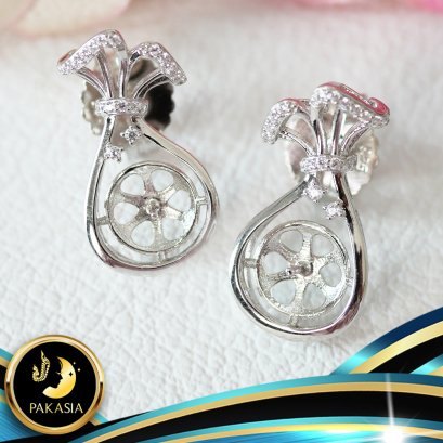 อะไหล่ตัวเรือนต่างหูพร้อมทับหลัง Collection "ถุงเงินถุงทอง" ตัวเรือนเงินแท้ 92.5 ประดับเพชร CZ  ตัวเรือนขนาด 1.25 x 2.25 cm ตัวเรือนมีให้เลือก 3 สีคือ สีทอง สีทองคำขาว และสี Pink Gold