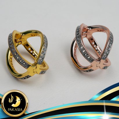 อะไหล่ตัวเรือน จี้ Locket กรงสี่เสาประดับพลอยแท้ White Topaz จี้สามารถเปิดออกและใส่เม็ดมุกไว้ภายในได้ ตัวเรือนจี้เงินแท้ 92.5 ประดับพลอยแท้ White Topaz ขนาดกว้าง 1.5 cm สูง 2.0 cm ตัวเรือนมี 3 สีให้เลือก คือ สีทอง สีทองคำขาว และสี Pink Gold