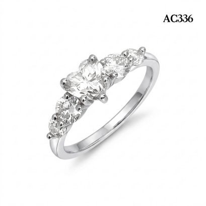 (GRA), Moissanite Heart Cut (0.8ct/D/VVS1/Ex) Five Stones Moissanite Ring