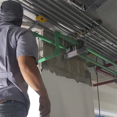 งานเคลียร์พื้นที่กั้นพื้นที่และเดินท่อน้ำเย็น AHU ที่ โรงพยาบาลธรรมศาสตร์