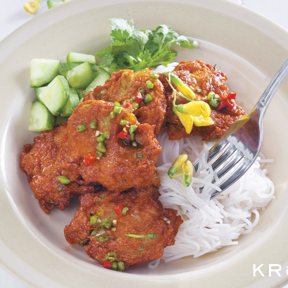 Kanumjean-Thotman (Fermented rice-flour noodles with fried fish cake)