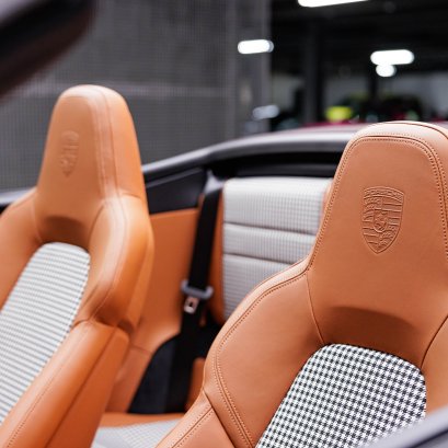 The Ultimate Sports Car: A Deep Dive into the Timeless Porsche 911