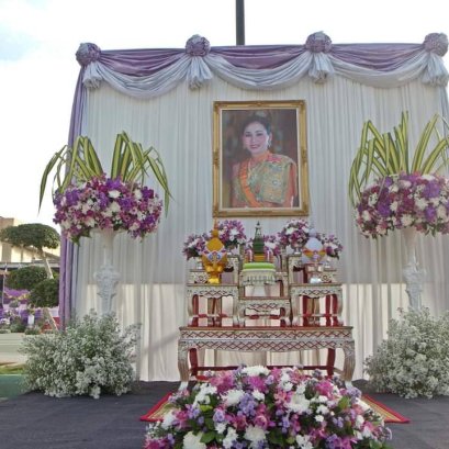 ใช้หน้าเทศบาลเมืองชุมพรจัดพิธีตักบาตรถวายพระราชกุศล เนื่องในโอกาสวันเฉลิมพระชนมพรรษา สมเด็จพระนางเจ้าฯ พระบรมราชินี