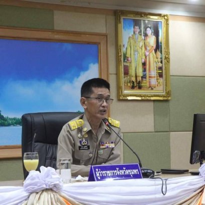 ถือโอกาสมอบผ้าห่มพระบรมธาตุสวี 8 ผืนก่อนประชุมกรมการจังหวัดหวังประชาสัมพันธ์ห่มพระบรมธาตุสวี