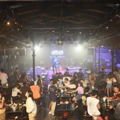 ภูเก็ตชุดปฏิบัติการพิเศษกรมการปกครองร่วมกับสภ.กะทู้บุกจับ 2 ผับใหญ่ ใจกลางอำเภอกะทู้ ภูเก็ต พบอยู่เขตโซนนิ่ง ไร้ใบอนุญาต และปล่อยเด็กเข้าใช้บริการ เปิดยัน 6 โมงเช้า แจ้ง 5 ข้อหากับเจ้าของร้าน เตรียมชง ผู้ว่าฯ สั่งปิด 5 ปี