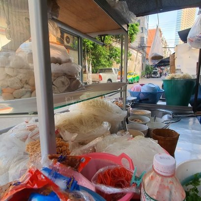 ก๋วยเตี๋ยวหมู ก๋วยเตี๋ยวไก่ ก๋วยจั๊บ ข้าวแกง ซอยรัชดาภิเษก 10