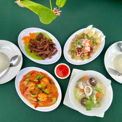 ข้าวแกงเพชรบุรี By Moon Terrace มีกับข้าวแกงไทยที่หลากหลาย รสชาติเข้ม อร่อยต้นรับไทย พร้อมส่งฟรี!