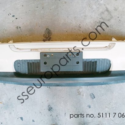 Grille Part number:  51117068396 7068396