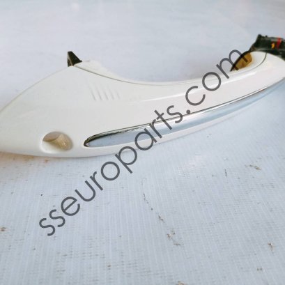 มือจับประตูหน้าขวา 51227276244 7276244