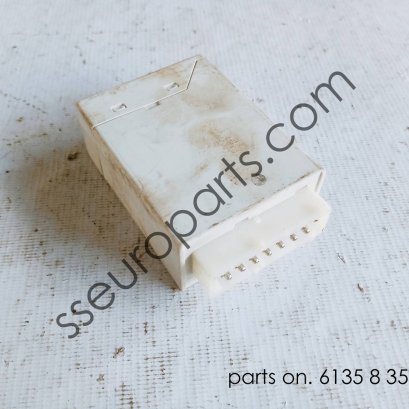 รีเลย์ที่เปิดปิดกระจกประตูด้านหลัง 61358353099 8353099