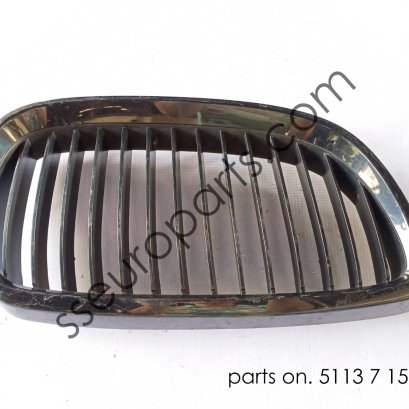 Grille w chrome frame, right 51137157276 7157276