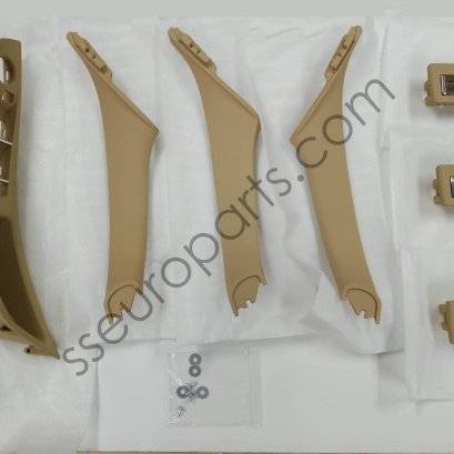 ฝาครอบมือเปิดประตูด้านใน สีเบจ / สีเนื้อ VENETOBEIGE ชุดอะไหล่ bmw F10, F11, F18 หมายเลขชิ้นส่วน: 51417225876 ( 7225876 ), 51417225891 ( 7225891 ), 51417225892 ( 7225892 ), 51417225853 ( 7225853 ), 51417225854 ( 7225854 )