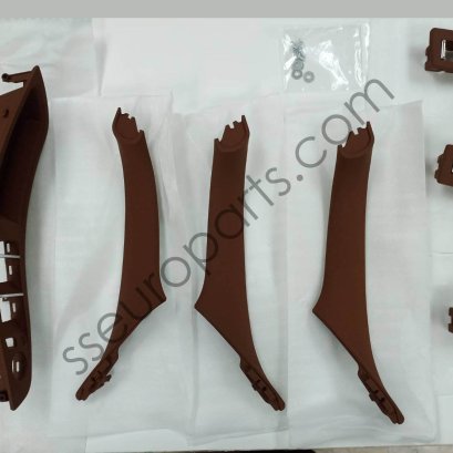 ฝาครอบมือเปิดประตูด้านใน สีน้ำตาล ชุดอะไหล่ bmw F10, F11, F18 หมายเลขชิ้นส่วน :51417261930 ( 7261930 ) , 51417261954 ( 7261954 ) , 51417261957 ( 7261957 ) , 51417225859 ( 7225859 ), 51417225860 ( 7225860 )
