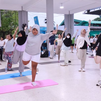 Keeping Fit - Yoga (BBA69)