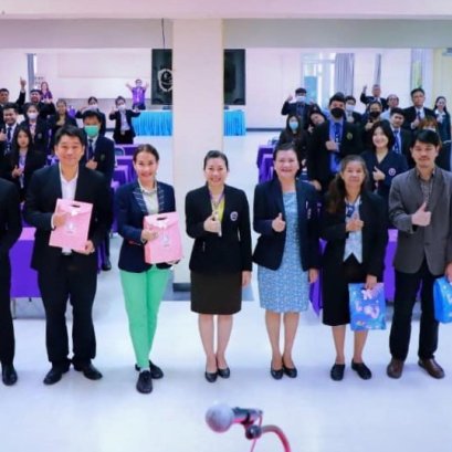 การอบรมเชิงปฏิบัติการหัวข้อ “การใช้ Google Tools เพื่อการพัฒนางาน” และ “การพัฒนาทีมงานเพื่อการบริการที่เป็นเลิศ”