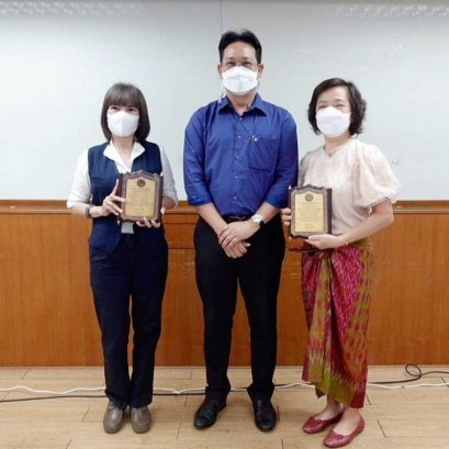 แสดงมุทิตาจิตอาจารย์ที่เกษียณ ได้แก่ ผศ.สุชีรา ไวถนอมสัตว์ และอาจารย์อรสา สภาพพงษ์