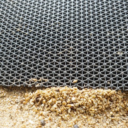 แนะนำแผ่นกันลื่นระบายน้ำ สำหรับบ้านพักอาศัย เลือกอย่างไรให้ปลอดภัยและใช้งานได้จริง