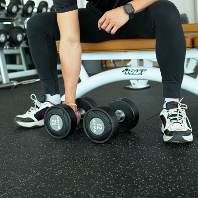 ยางปูพื้นฟิตเนสช่วยลดแรงกระแทกและเสียงได้อย่างไร?