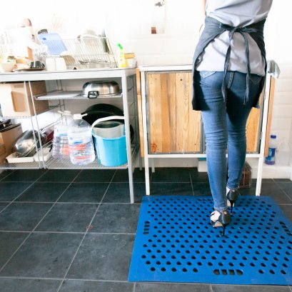 ลดอุบัติเหตุจากการลื่นล้ม ด้วยพื้นกันลื่นที่ได้มาตรฐาน