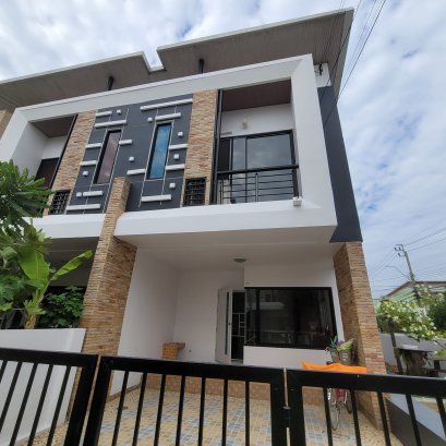 EHL-233954 ให้เช่าทาวน์เฮาส์ หมู่บ้านดิ เอ็นเทอร์คลิก