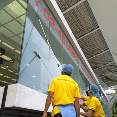 งานทำความสะอาดกระจก – บริษัท เอพี ฮอนด้า บางบอน