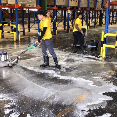 บริการ Big Cleaning พื้นคลังสินค้า สะอาด พร้อมใช้งาน ลดคราบฝังลึก