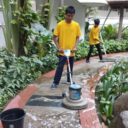 หมดปัญหาสกปรกฝังลึก: Cleaning Solution บริการขัดพื้นภายนอกครบวงจรสำหรับทุกพื้นผิว