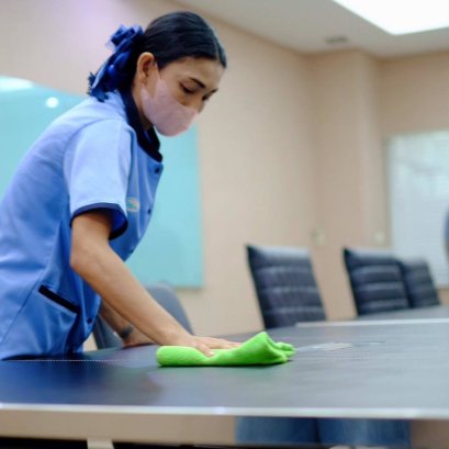 แม่บ้านสัญญาจ้างรายปี ดูแลพื้นที่อย่างต่อเนื่อง ด้วยทีมงานมืออาชีพจาก Cleaning Solution  ผู้เชี่ยวชาญด้านการดูแลความสะอาด