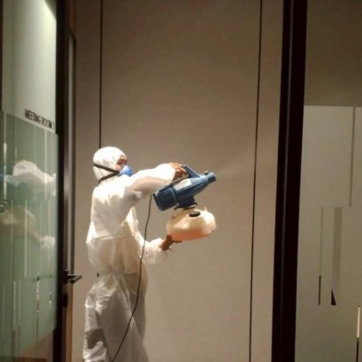 บริการฉีดพ่นน้ำยาฆ่าเชื้อโรคภายในสำนักงานและองค์กร