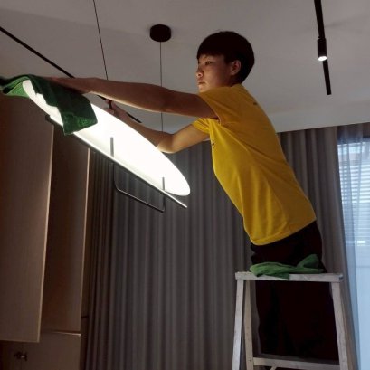 บริการทำความสะอาดใหญ่ (Big Cleaning) บ้านพักอาศัย: ขัดพื้น เช็ดกระจก ล้างห้องน้ำ และปัดฝุ่นมุมสูง