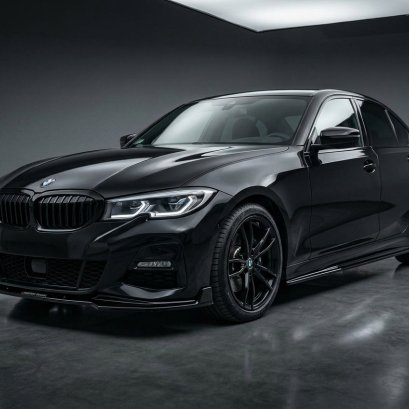 รถยนต์ติดตั้งชุดแต่งแอโรพาร์ทคาร์บอนและ Gloss Black จาก Maxton Design