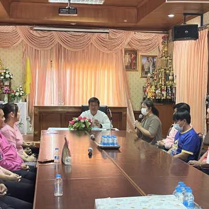 ให้การต้อนรับคณะจากเทศบาลตำบลบ้านโฮ่ง ในโอกาศเดินทางมาส่งและแสดงความยินดีการรับโอนพนักงานเทศบาลราย นางสาวกรองจิต อานุภาพสโมสร ตำแหน่ง ผู้อำนวยการกองศึกษา 