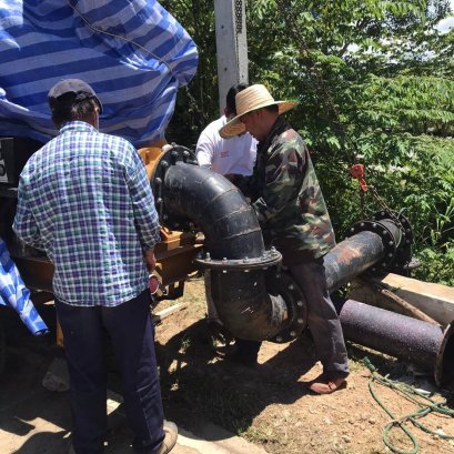 ลงพื้นที่ดำเนินการติดตั้งเครื่องสูบเครื่องที่2 ณ จุด บริเวณร้านฮิมกวงโฮมคาเฟ่ หมู่ที่9 บ้านท่าศาลา - แม่ทาหลง ตำบลบ้านแป้น อำเภอเมือง จังหวัดลำพูน