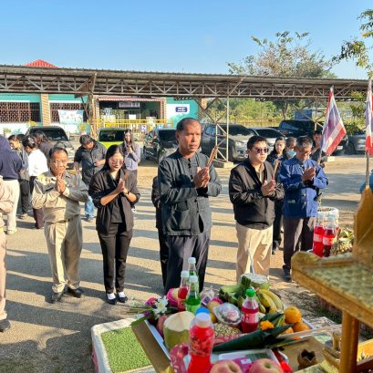 ร่วมพิธีไหว้สักการะสิ่งศักดิ์สิทธิ์