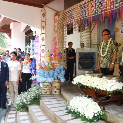 ร่วมพิธีรดน้ำดำหัวผู้ว่าราชการจังหวัดลำพูนและนายกเหล่ากาชาดจังหวัดลำพูน