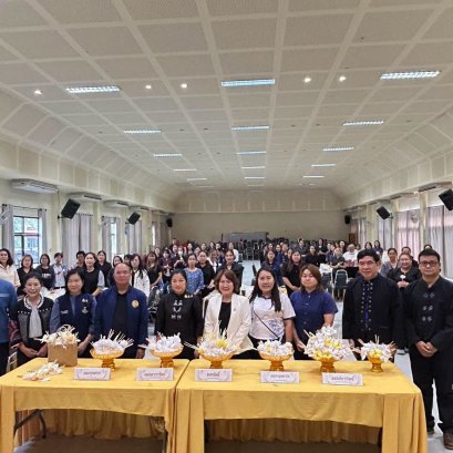 เข้าร่วมโครงการประดิษฐ์ดอกไม้จันทน์