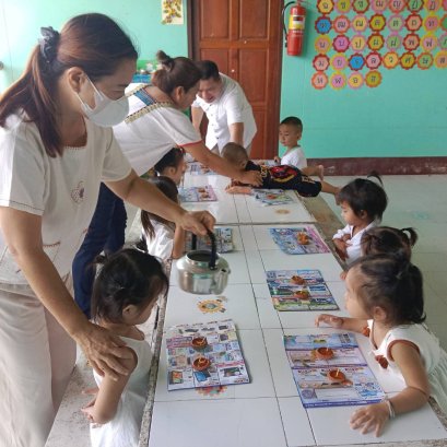 อ. ภูวดล (ครูซัน) ได้มีโอกาศมาเผยแพร่ ความรู้ในการทำเทียนผางปะทีป ให้กับเด็กๆในศูนย์พัฒนาเด็กเล็กเทศบาลตำบลท่าเชียงทอง