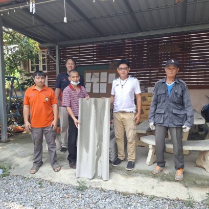 ส่งมอบกระเบื้องหลังคาให้แก่ประชาชนที่บ้านเรือนได้รับความเสียจากเหตุวาตภัยพายุฤดูร้อนที่ผ่านม