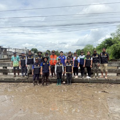 ร่วมให้การต้อนรับผู้ว่าราชการจังหวัดลำพูนในการลงพื้นที่ติดตามสถานการณ์น้ำทาเอ่อล้นตลิ่ง และช่วยกันนำกระสอบทรายปิดเพิ่มเติมเพื่อป้องกันน้ำทาล้นตลิ่งบริเวณสะพานท่ากู่ สะพานหลังกาดป่าซาง