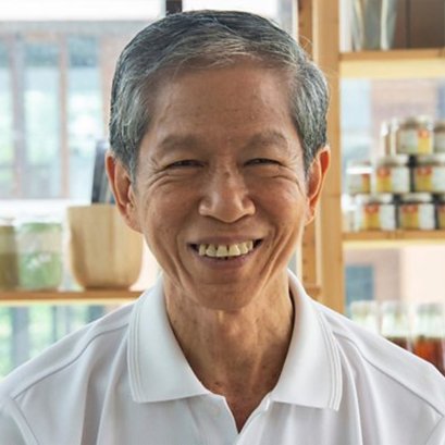 อาจารย์เดชา ศิริภัทร   