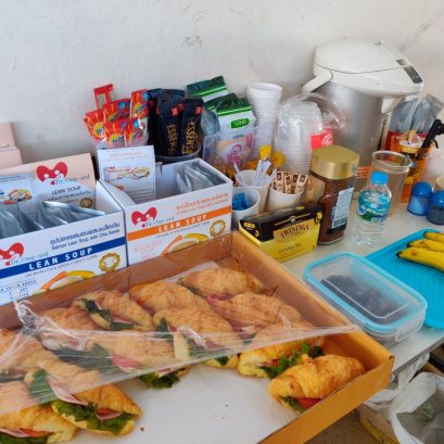 Dr.Ong-ard ร่วมสนับสนุนนักกีฬาว่ายน้ำ 