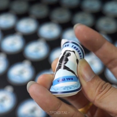 สกรีนพวงกุญแจ สกรีนโลโก้ลงบนพวงกุญแจยางสีขาว บิดง้อได้ ลาย ChiangRai Badminton 