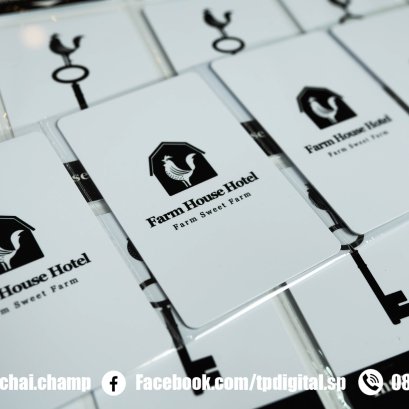 รับพิมพ์บัตรพลาสติก สีขาว ลาย Farm House Hotel วัสดุเป็นแผ่นคีย์การ์ด พื้นผิวเรียบสีขาว