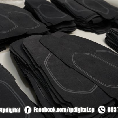 พิมพ์ลายลงบนหนังกลับ ขนาดของแผ่นหนัง 39-45 เซนติเมตร จำนวน 2000 ชิ้น